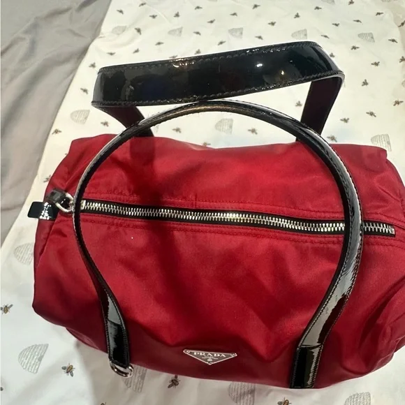 Prada Women's Red and Black Bag - Picture 4 of 16